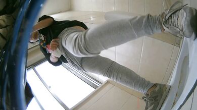 公园女厕暗藏摄像头偷拍27位美女少妇的各种美鲍鱼 (4)