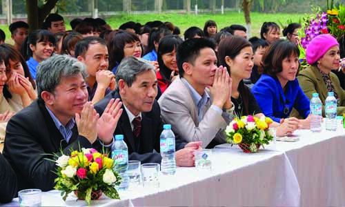 Ban giám khảo cuộc thi Festival Tiếng Anh