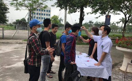 Sinh viên Cao đẳng Công nghệ và Thương mại Hà Nội trở lại trường sau hơn 3 tháng nghỉ phòng dịch Covid-19