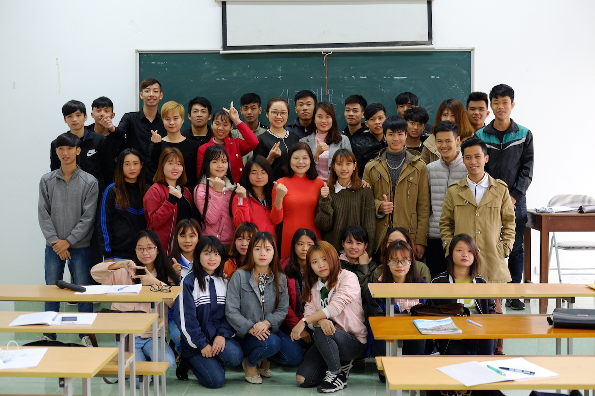 Lớp Học Cùng Giảng Viên Ngành Tiếng Hàn
